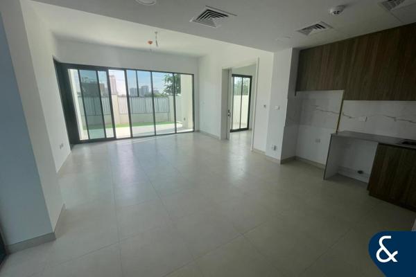 Single row | Landscaped | Large plot